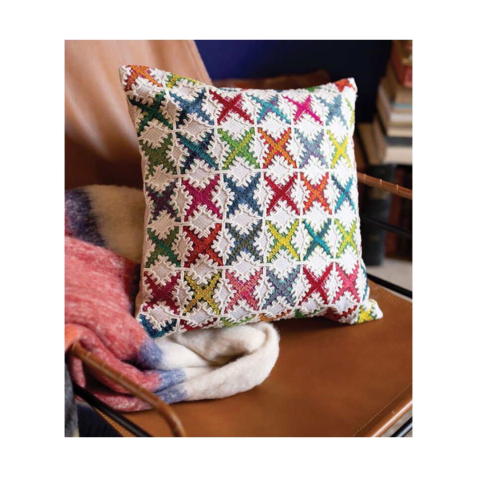 Coussin brodé main Beth