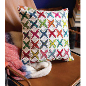 Coussin brodé main Beth