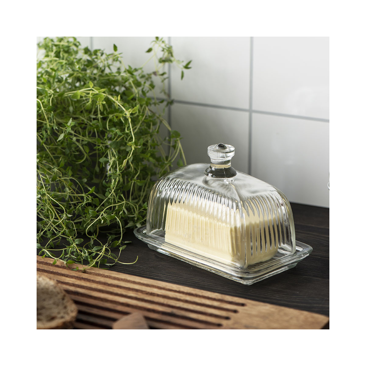 Beurrier Beurrier en verre avec couvercle. Boîte de rangement Beurrier Beurrier en verre avec couvercle. Boîte de rangement