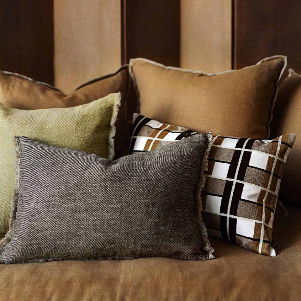 Coussin en Coton Brodé à Carreaux Multicolores TAKAYAMA  