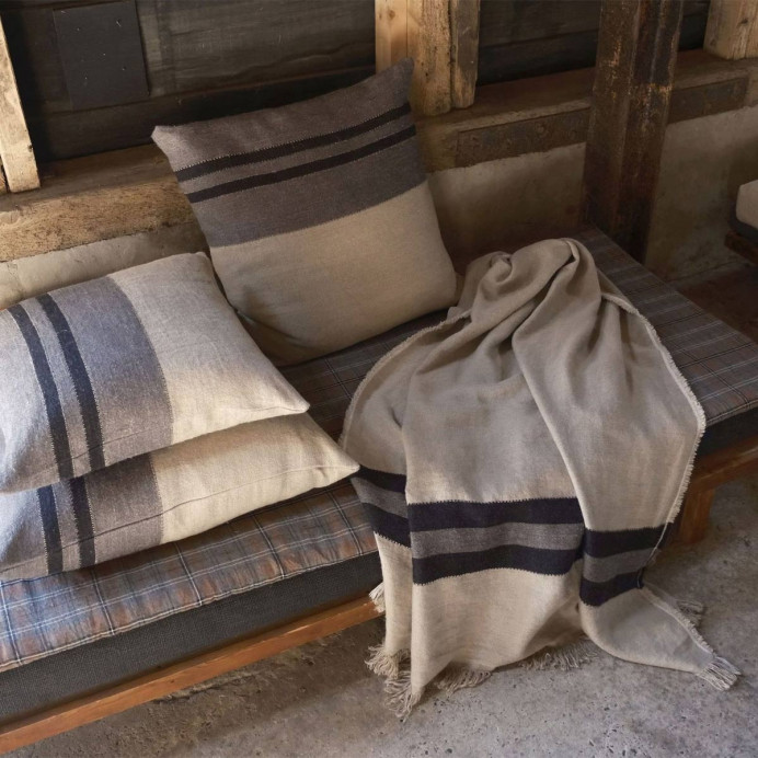 Plaid Lin et Laine Black House