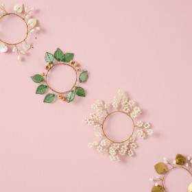 Rond de serviette avec perles blanches