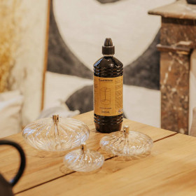 Trio de lampes à huile ellipse striée et bouteille d'huile de paraffine