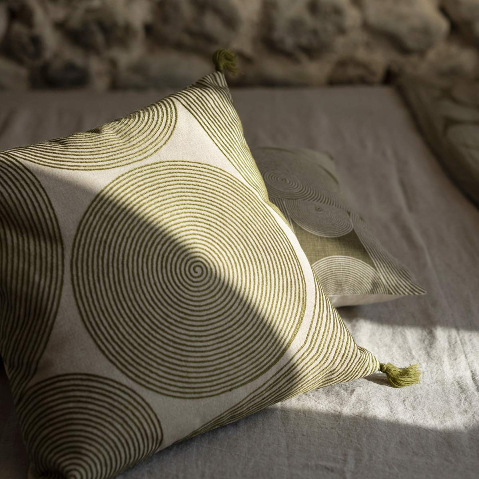 Coussin Coton Brodé TITO Couleur:Naturel Dimensions:45 x 45 Vivaraise