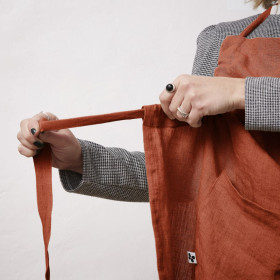 Tablier en Lin Lavé SOLINE Couleur:Paprika Dimensions:70 x 85 L'Effet Papillon