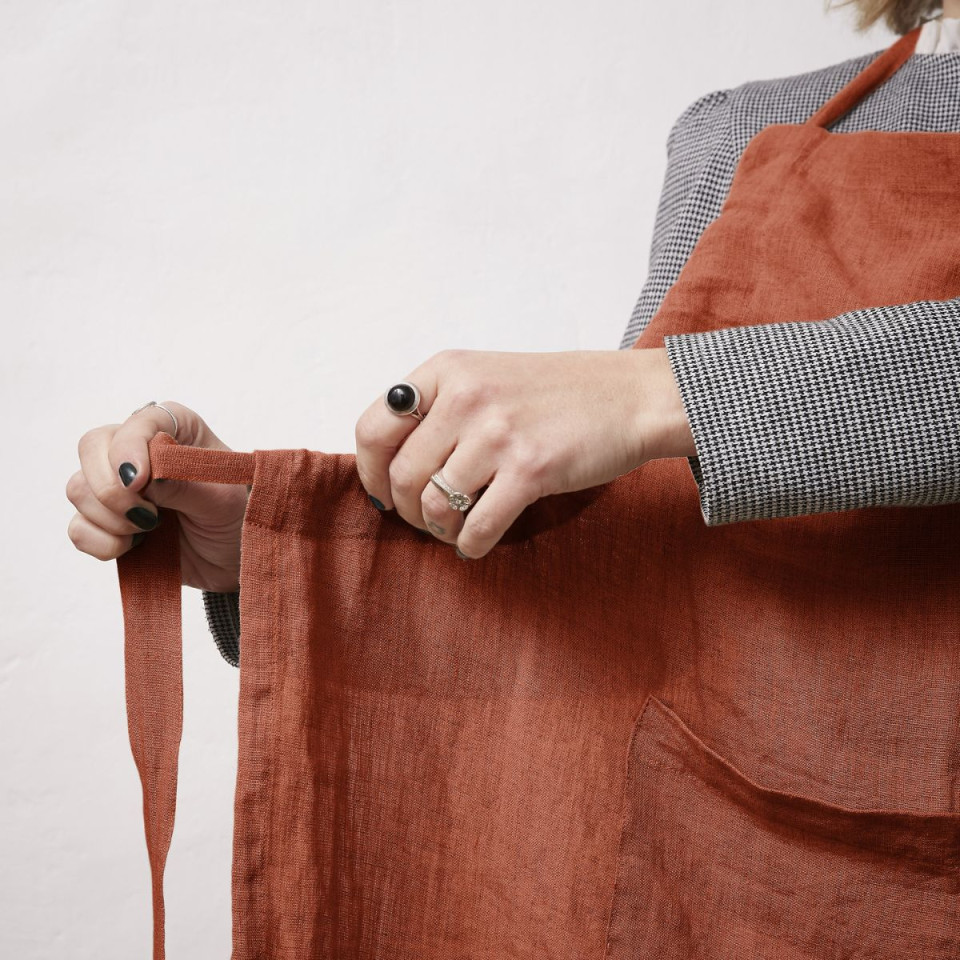 Tablier en Lin Lavé SOLINE Couleur:Paprika Dimensions:70 x 85 L'Effet Papillon