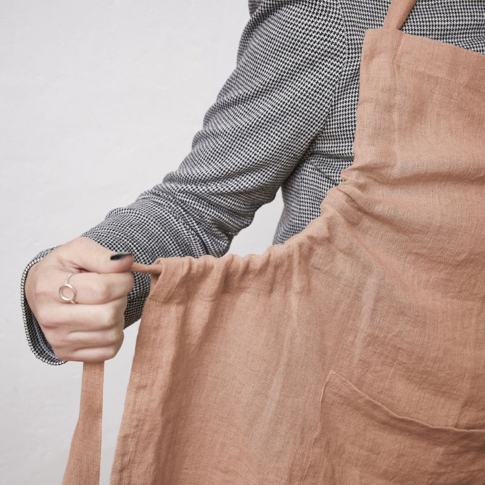 Tablier en Lin Lavé SOLINE Couleur:Vieux Rose Dimensions:70 x 85 L'Effet Papillon