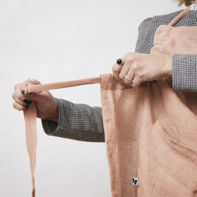 Tablier en Lin Lavé SOLINE Couleur:Vieux Rose Dimensions:70 x 85 L'Effet Papillon