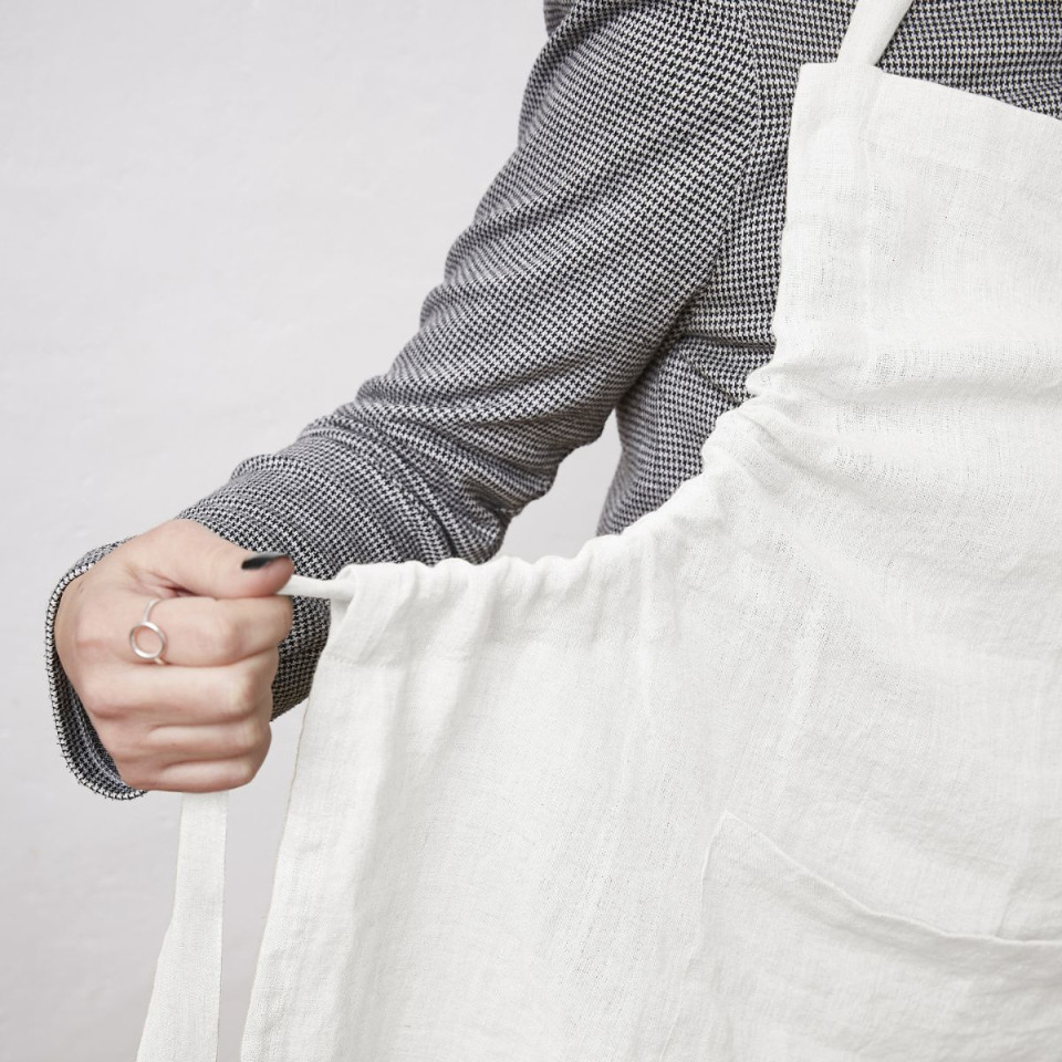 Tablier en Lin Lavé SOLINE Couleur:Craie Dimensions:70 x 85 L'Effet Papillon