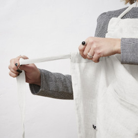 Tablier en Lin Lavé SOLINE Couleur:Craie Dimensions:70 x 85 L'Effet Papillon