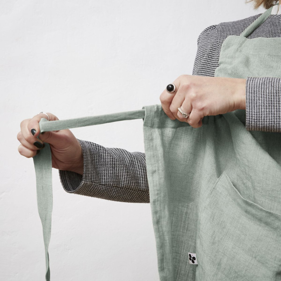 Tablier en Lin Lavé SOLINE Couleur:Eucalyptus Dimensions:70 x 85 L'Effet Papillon