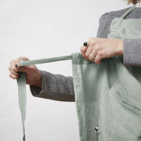 Tablier en Lin Lavé SOLINE Couleur:Eucalyptus Dimensions:70 x 85 L'Effet Papillon