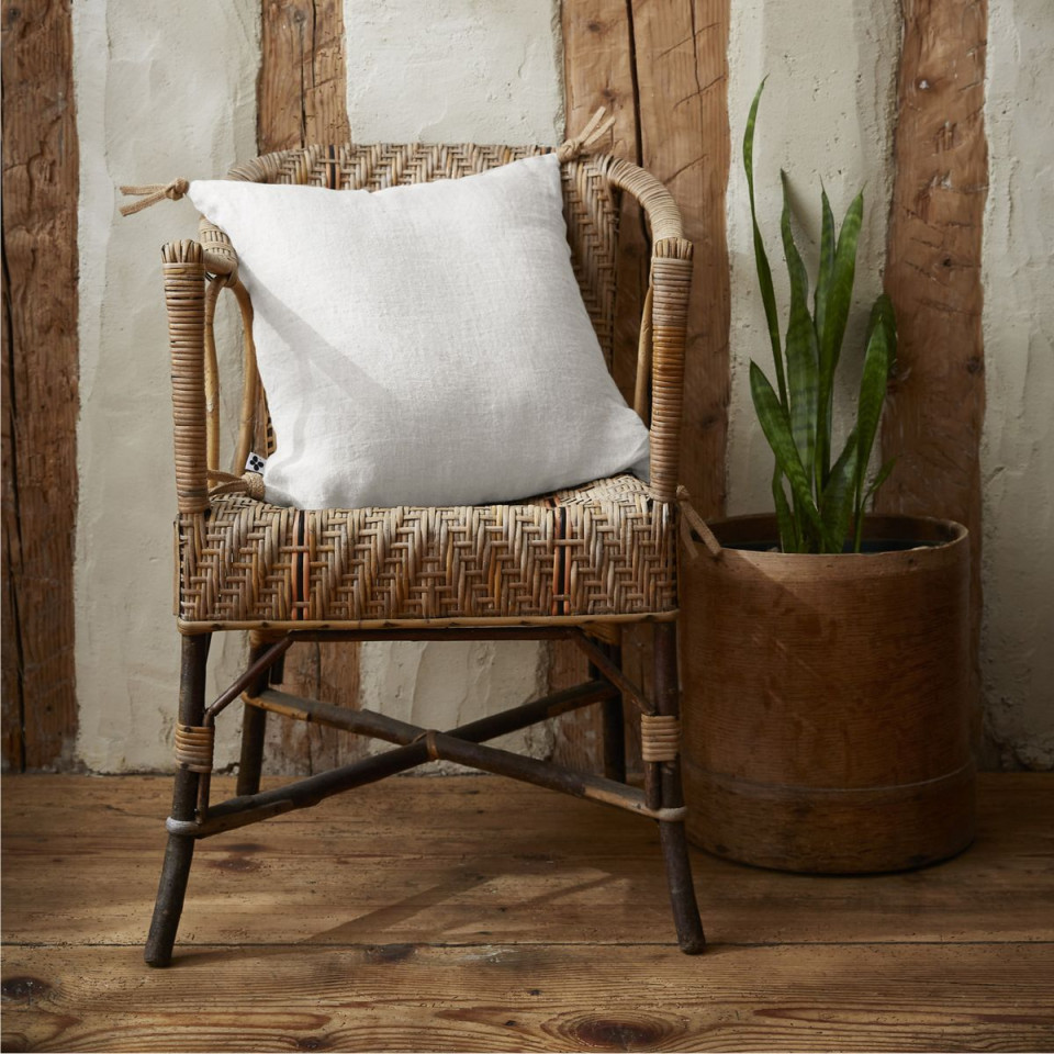 Coussin en Lin Lavé SOLINE Couleur:Craie Dimensions:45 x 45 L'Effet Papillon