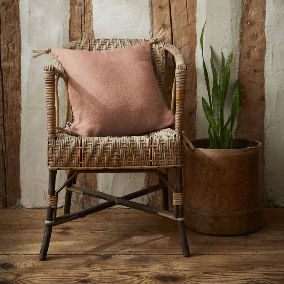 Coussin en Lin Lavé SOLINE Couleur:Vieux Rose Dimensions:45 x 45 L'Effet Papillon