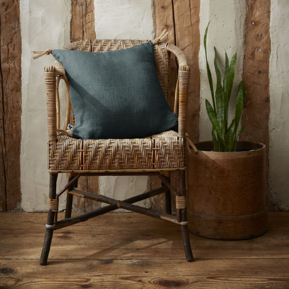 Coussin en Lin Lavé SOLINE Couleur:Ardoise Dimensions:45 x 45 L'Effet Papillon