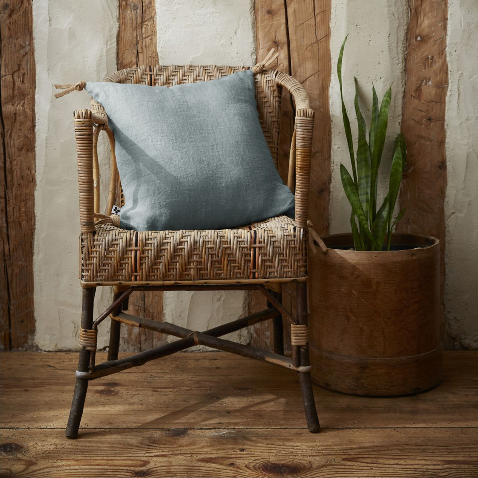 Coussin en Lin Lavé SOLINE Couleur:Azur Dimensions:45 x 45 L'Effet Papillon