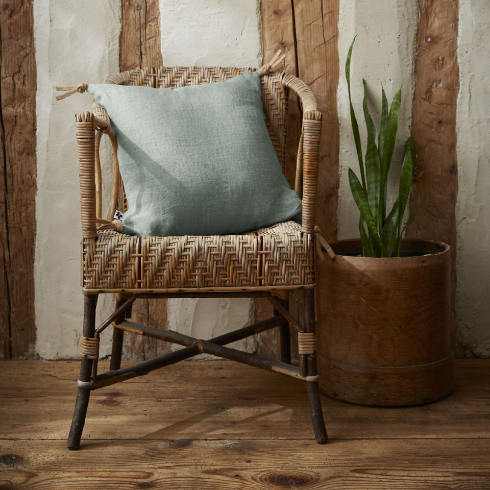 Coussin en Lin Lavé SOLINE Couleur:Eucalyptus Dimensions:45 x 45 L'Effet Papillon