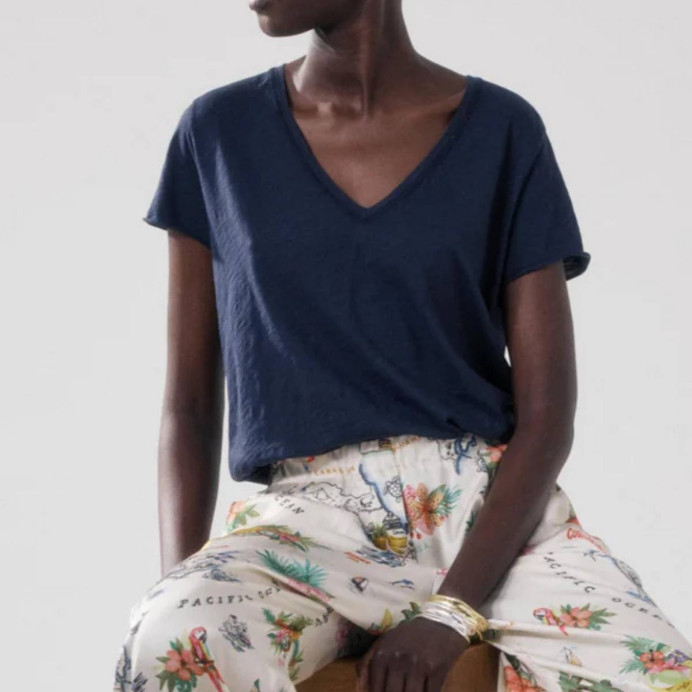 T-shirt femme col V en coton Tovony Hartford – Impression lin