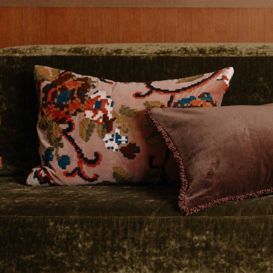 Housse de Coussin en Velours de Coton Brodé KENDAL  