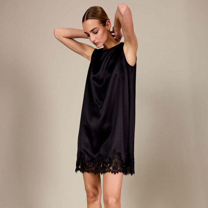 Robe satinée Rianne bordée de dentelle JC Sophie | Impression Lin