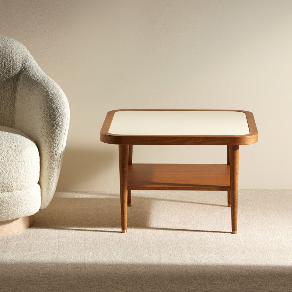 Table basse carrée Puzzle Maison Sarah Lavoine, plateau en stratifié cerclé de chêne et étagère