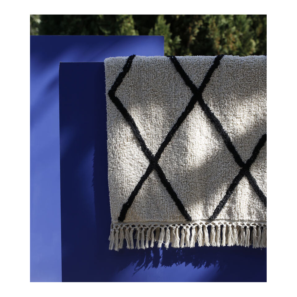 Tapis berbere Kasba en coton coloris écru et noir - Impression Lin