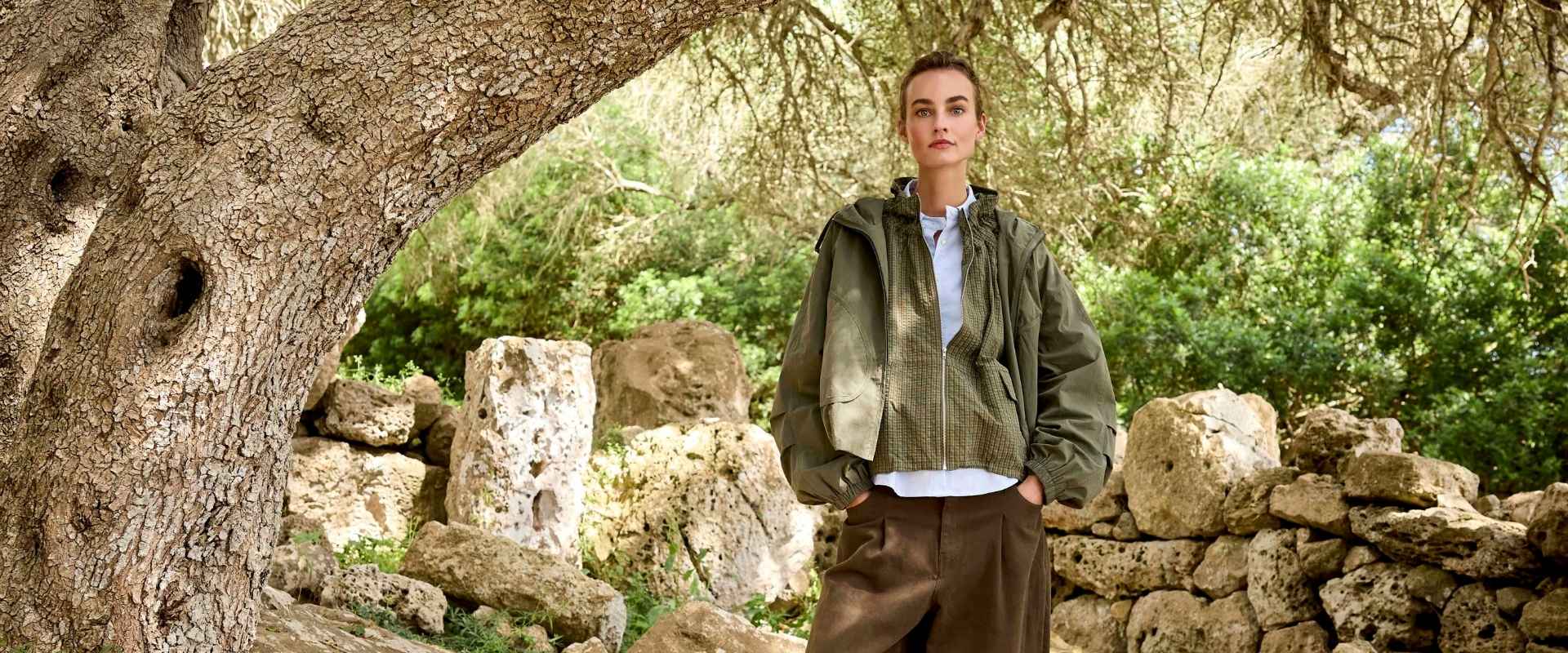 Mode femme, prêt-à-porter féminin, robe, pantalon, blouse, manteau 